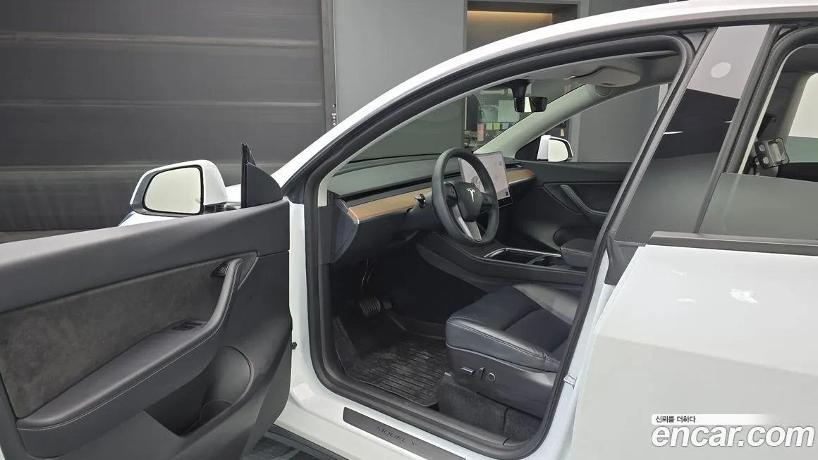 Tesla Model Y — фото 10