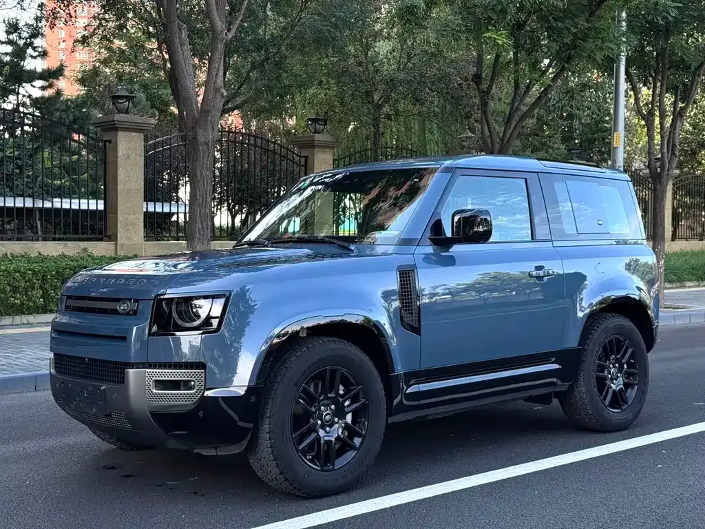 Land Rover Defender — фото 1
