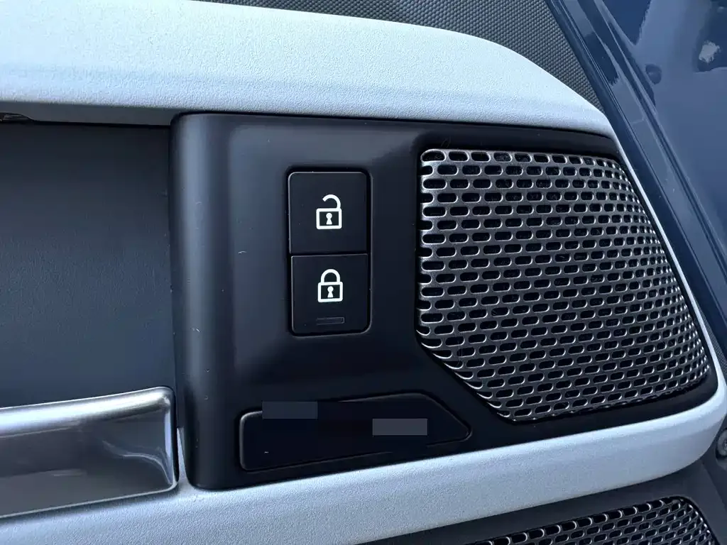 Land Rover Defender — фото 10