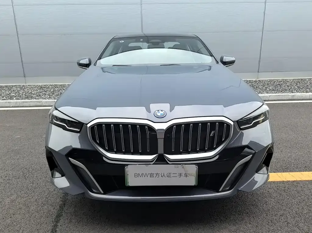 BMW i5 — фото 2