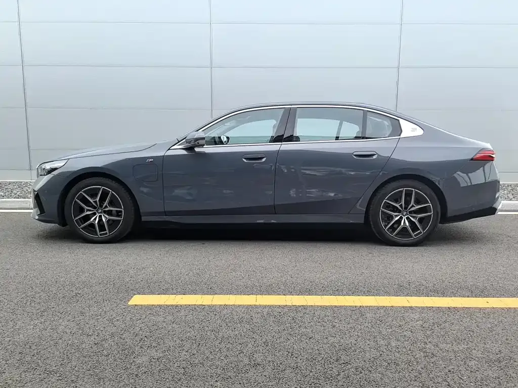 BMW i5 — фото 5