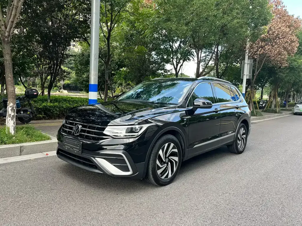 Volkswagen Tiguan L — фото 2