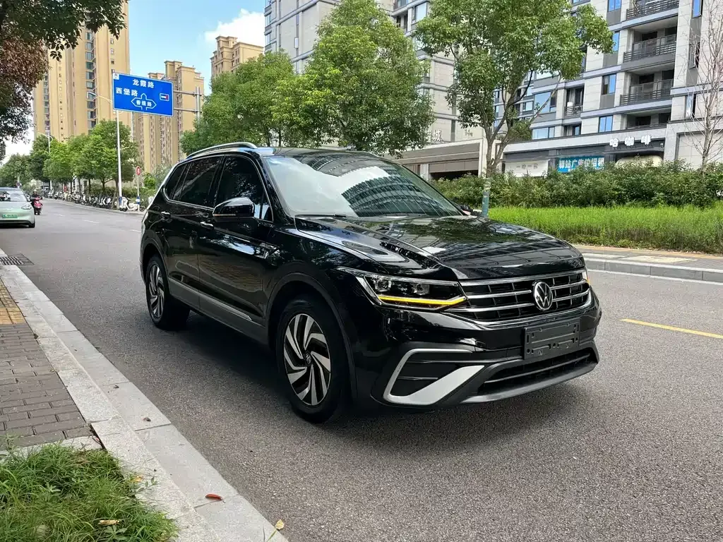 Volkswagen Tiguan L — фото 3