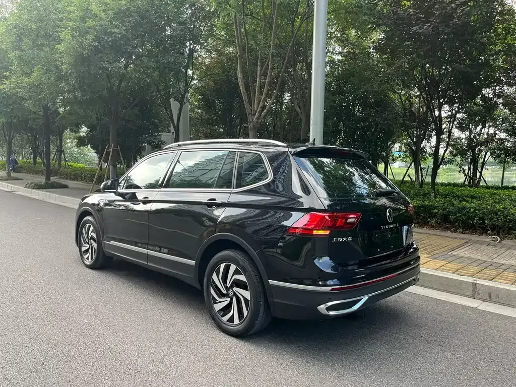 Volkswagen Tiguan L — фото 4