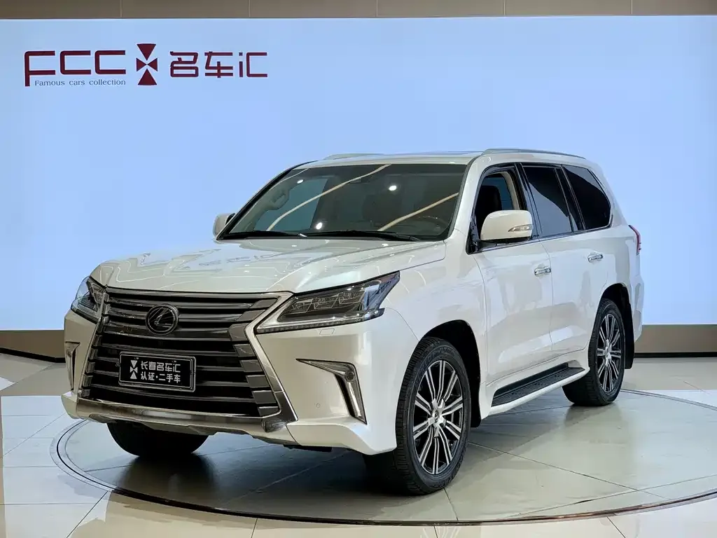 Lexus LX — фото 1