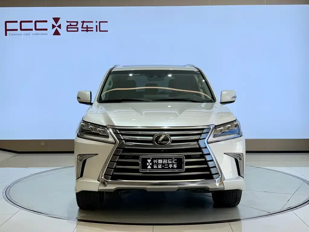 Lexus LX — фото 2