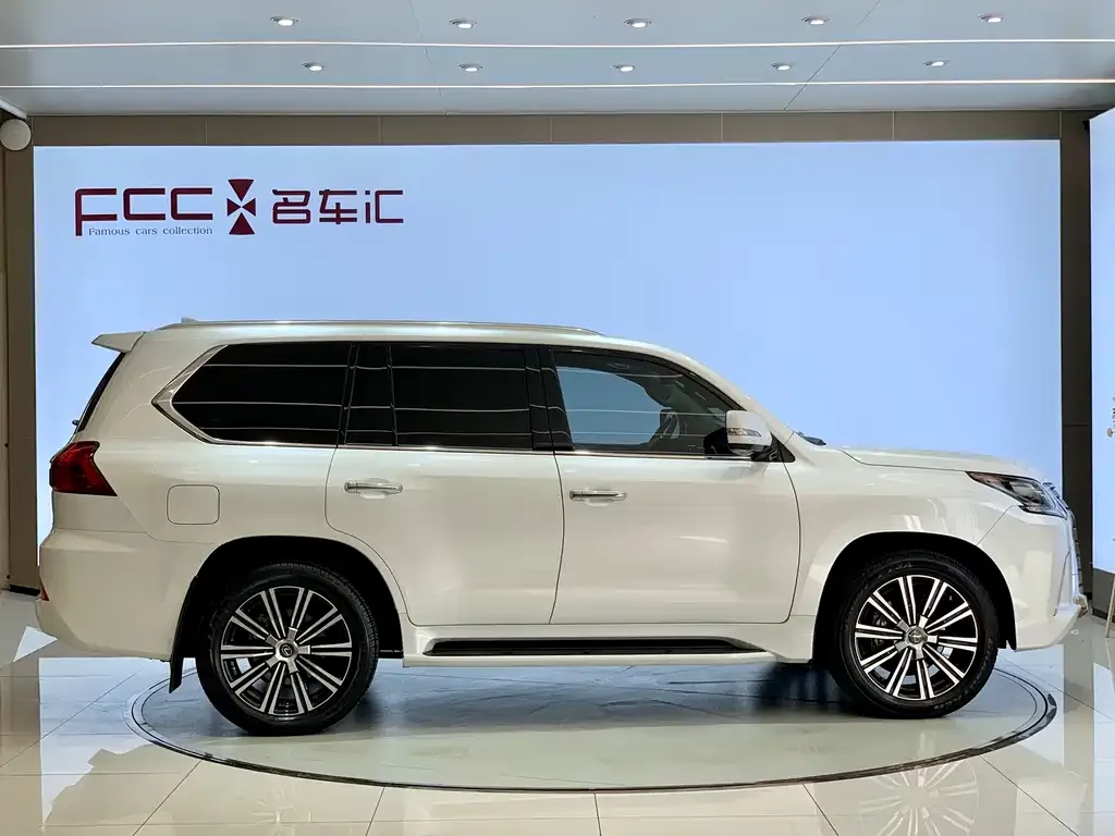 Lexus LX — фото 3