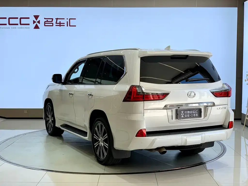 Lexus LX — фото 4