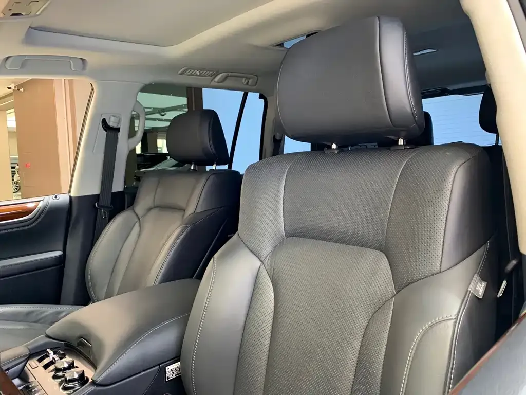 Lexus LX — фото 8