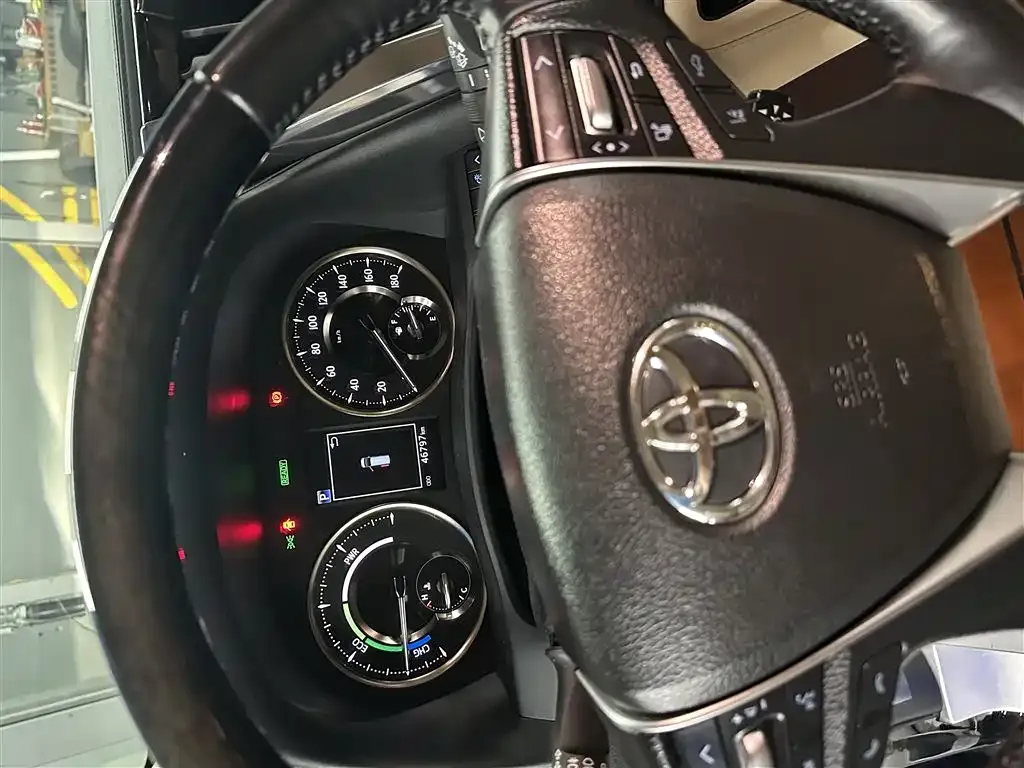 Toyota Vellfire — фото 3
