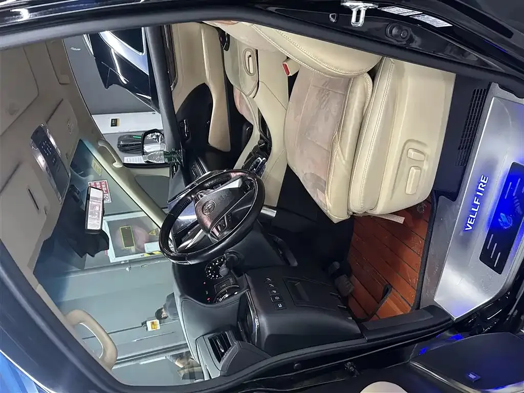 Toyota Vellfire — фото 4