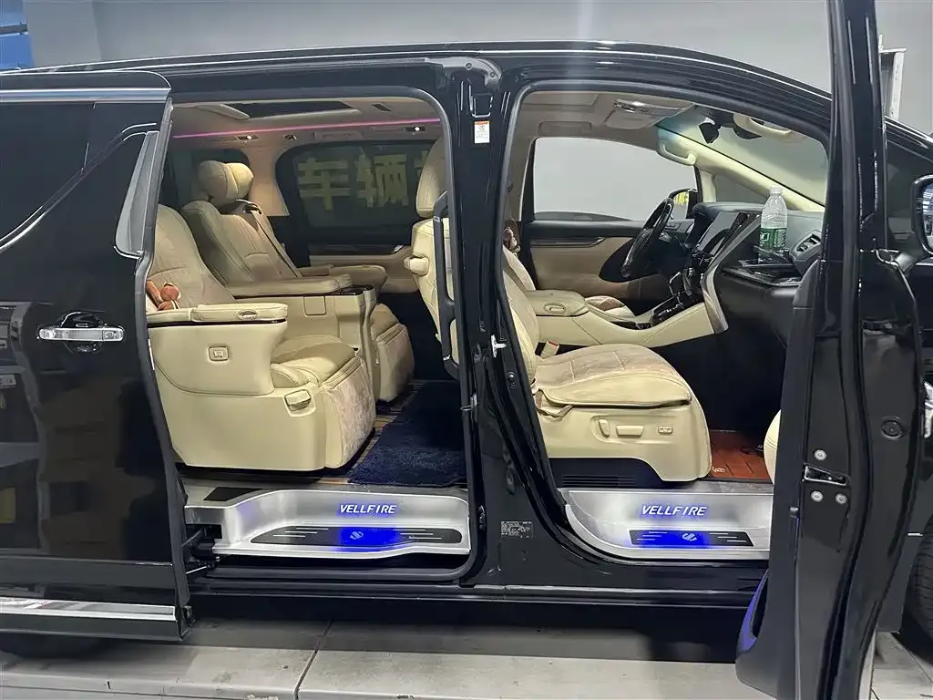 Toyota Vellfire — фото 5