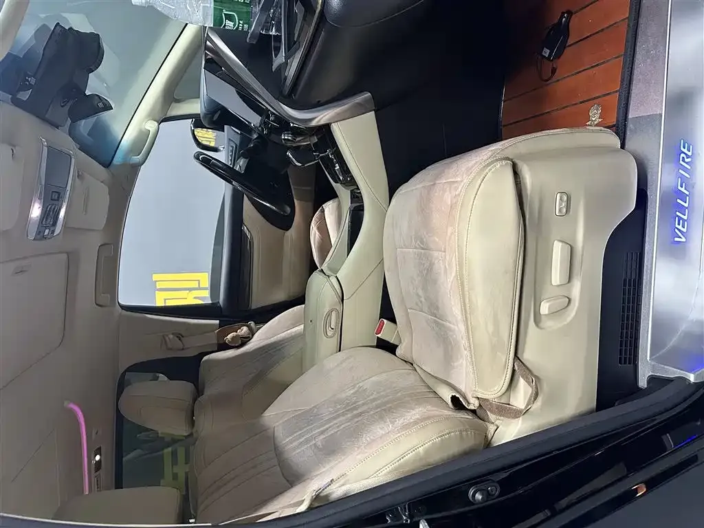 Toyota Vellfire — фото 6