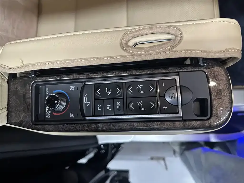 Toyota Vellfire — фото 7