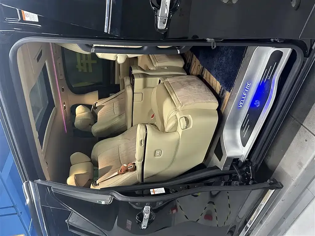 Toyota Vellfire — фото 8
