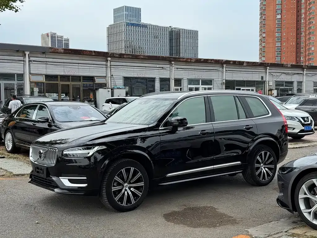 Volvo XC90 — фото 1