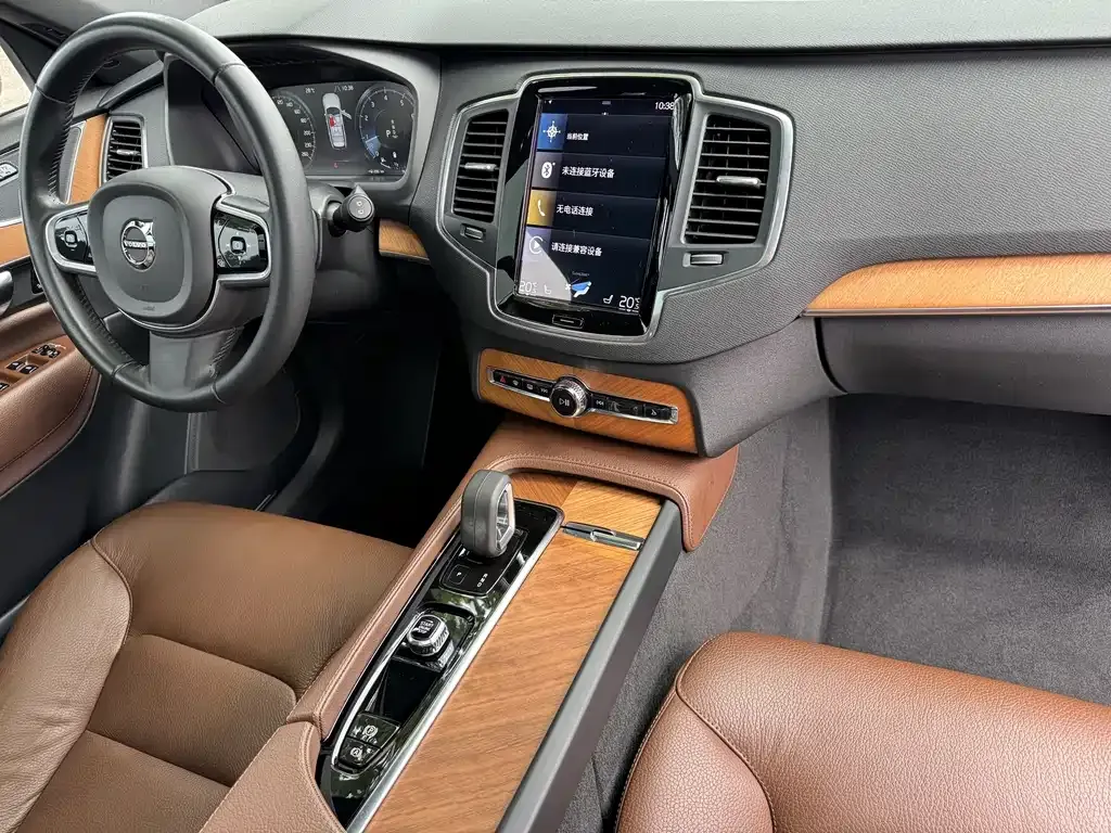 Volvo XC90 — фото 10