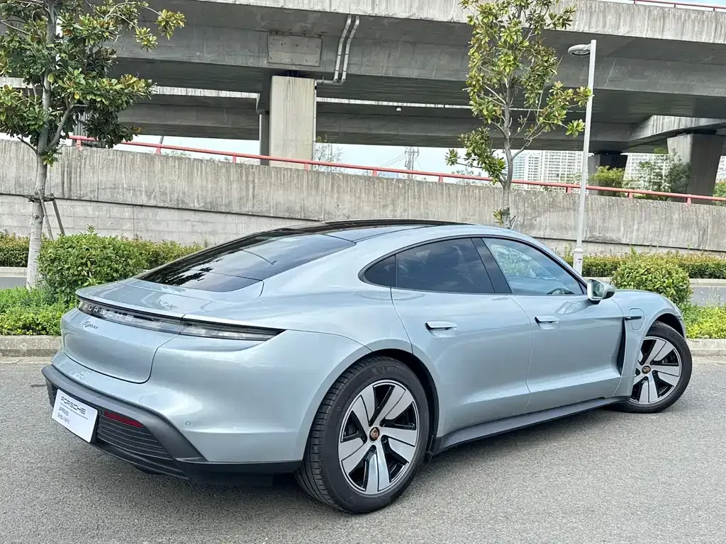 Porsche Taycan — фото 5