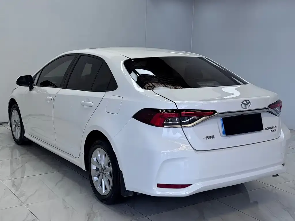 Toyota Corolla — фото 4