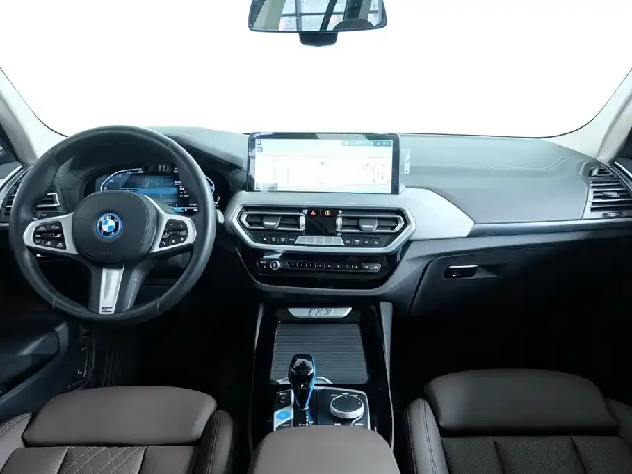BMW iX3 — фото 10