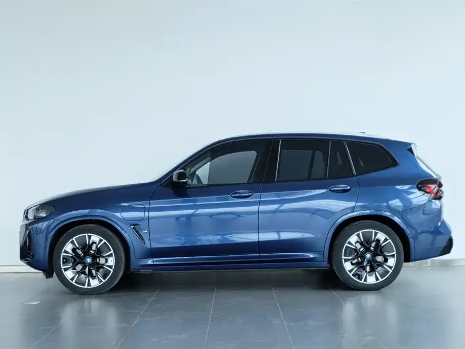 BMW iX3 — фото 2