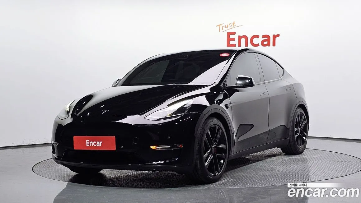 Tesla Model Y — фото 1