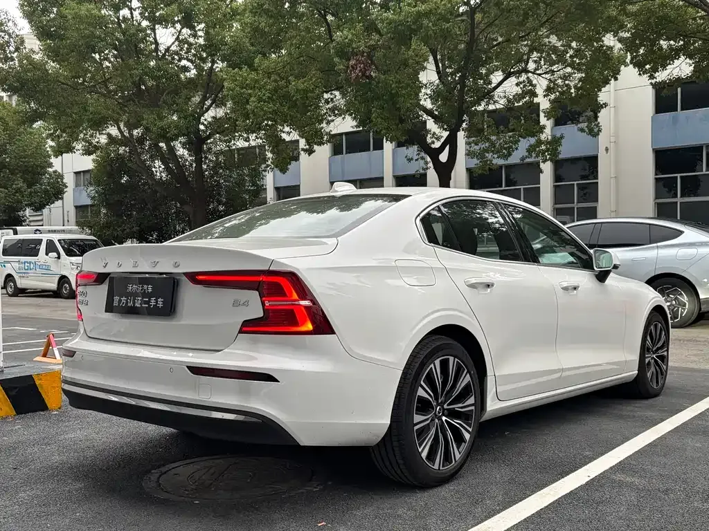Volvo S60 — фото 6