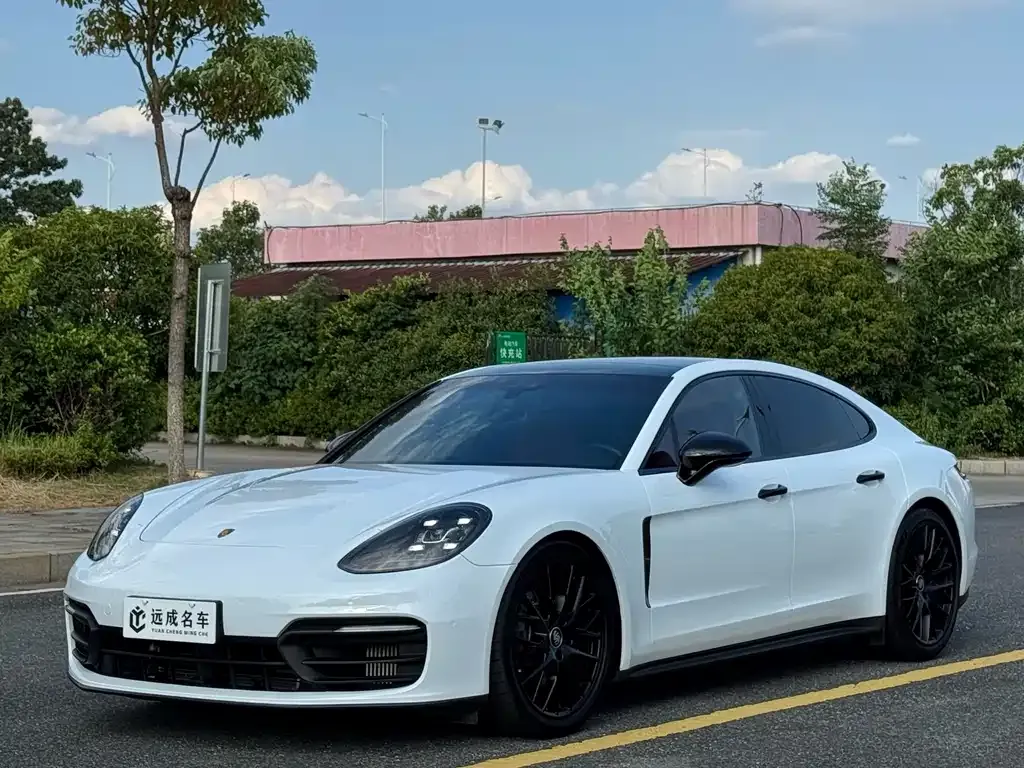 Porsche Panamera — фото 1