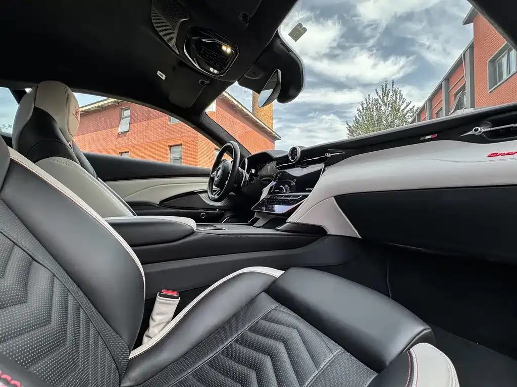 Maserati GranTurismo — фото 10