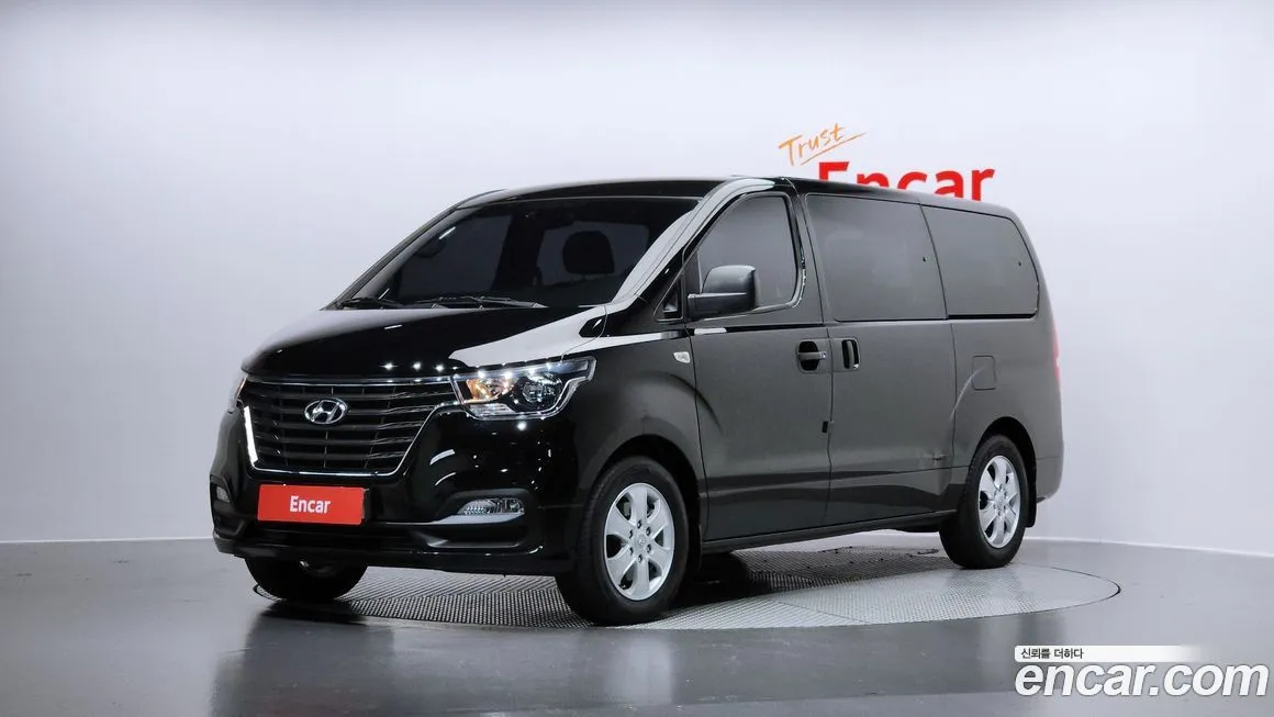 Hyundai Starex — фото 1