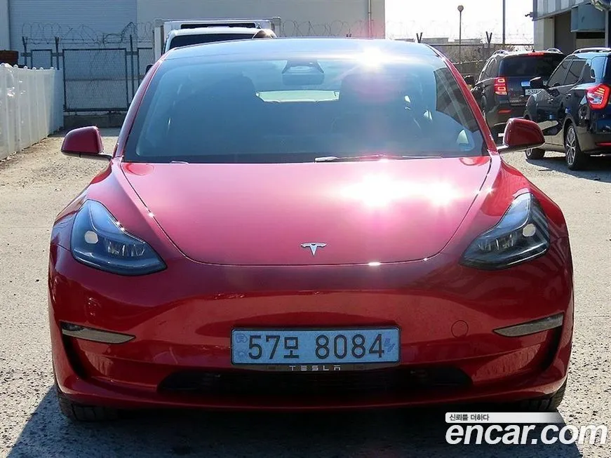 Tesla Model 3 — фото 1