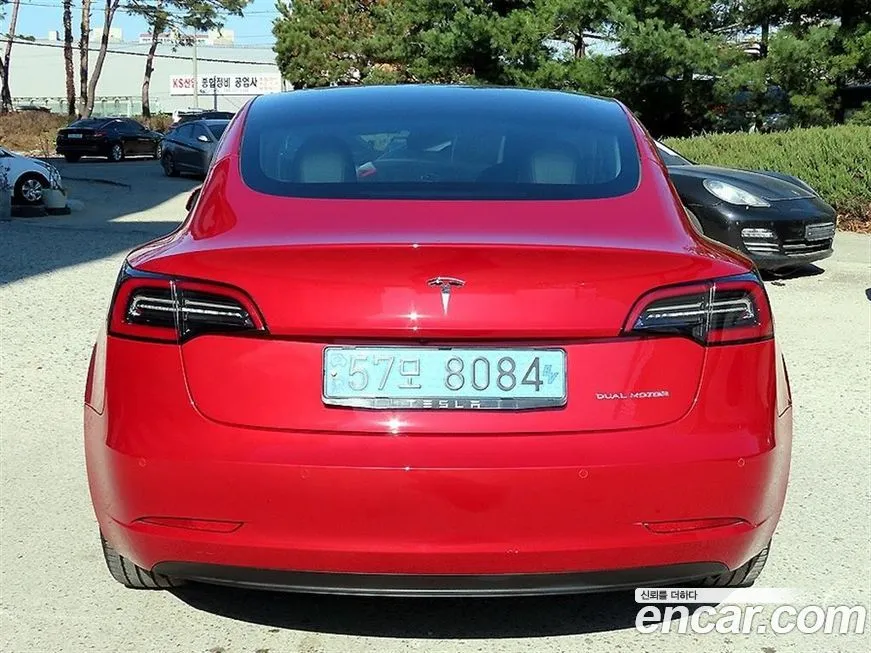 Tesla Model 3 — фото 4