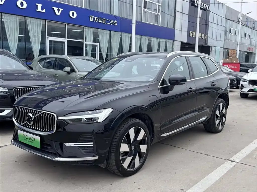 Volvo XC60 PHEV — фото 1