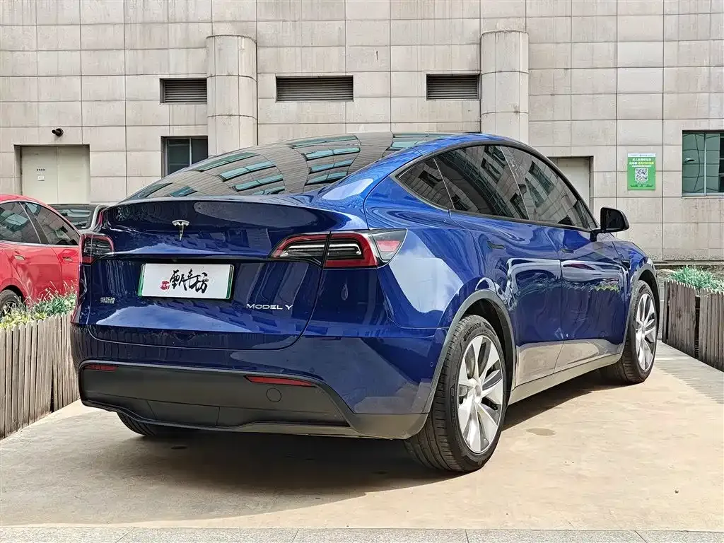 Tesla Model Y — фото 4
