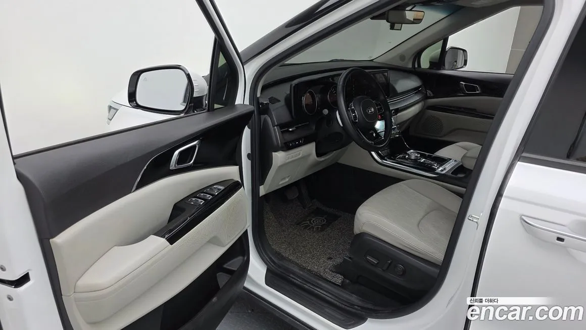 Kia Carnival — фото 10