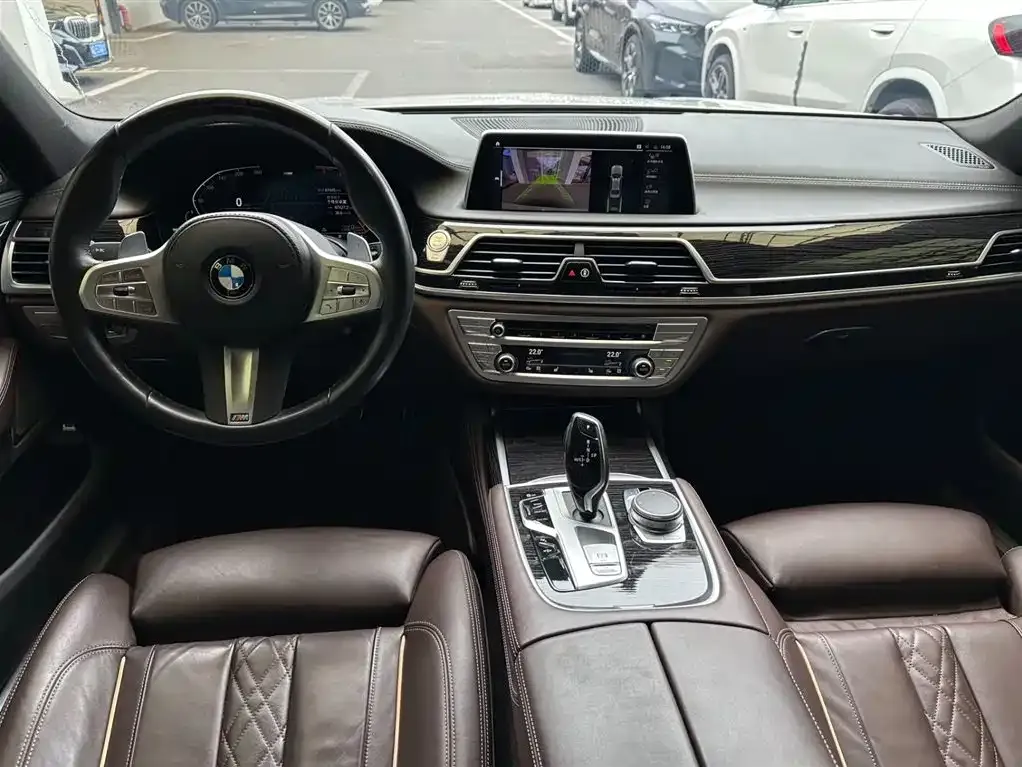 BMW 7 Series — фото 10