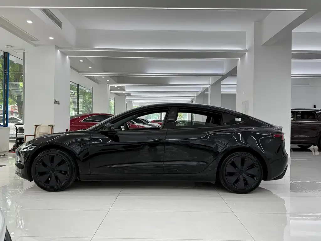 Tesla Model 3 — фото 5