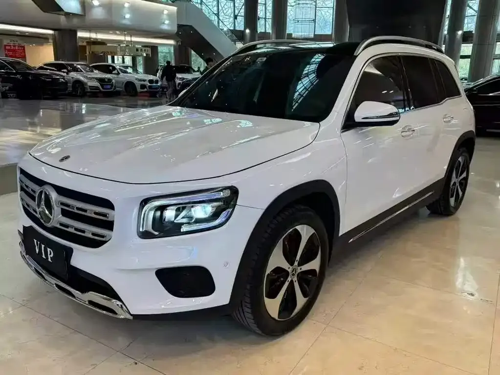 Mercedes-Benz GLB — фото 1