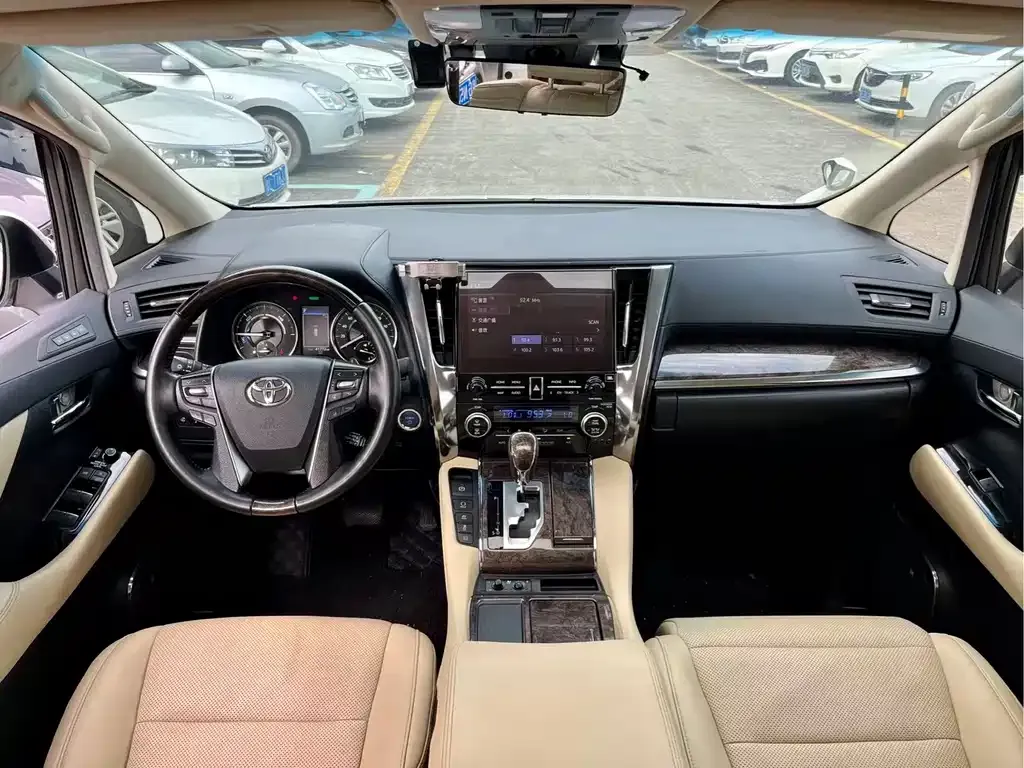 Toyota Vellfire — фото 10