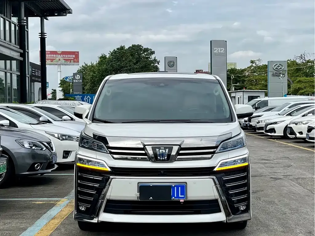 Toyota Vellfire — фото 2