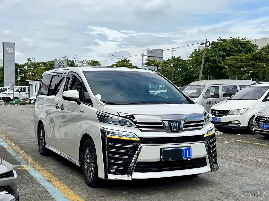 Toyota Vellfire — фото 3