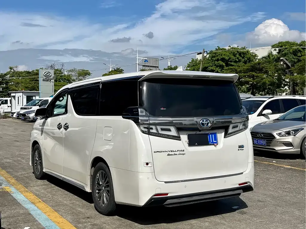 Toyota Vellfire — фото 4