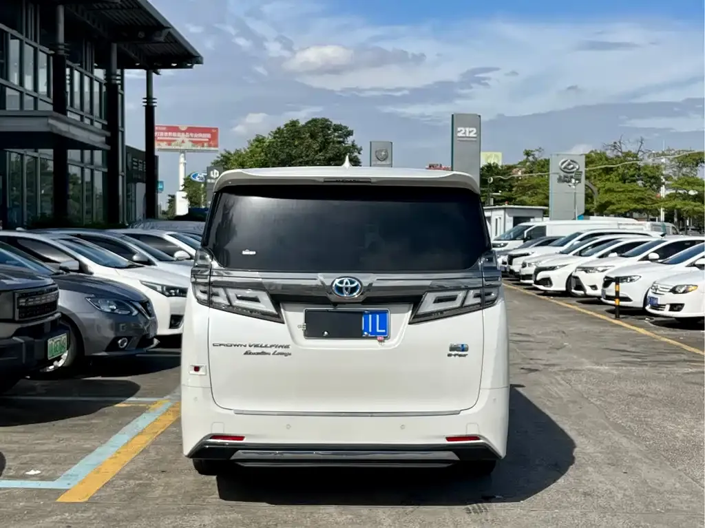 Toyota Vellfire — фото 5