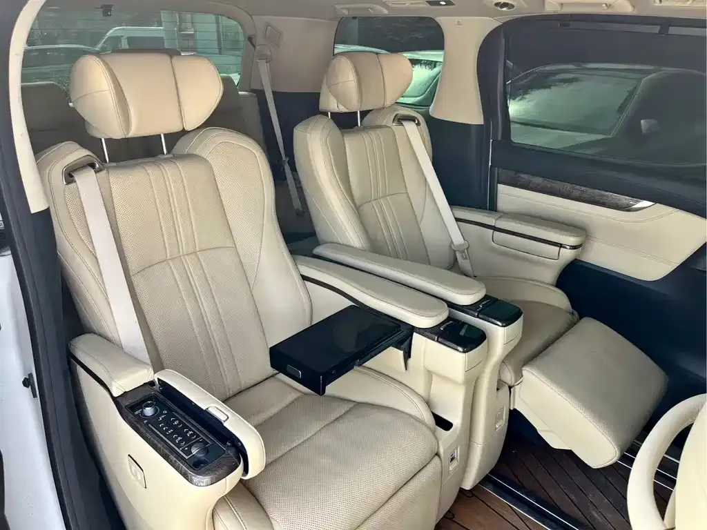 Toyota Vellfire — фото 7