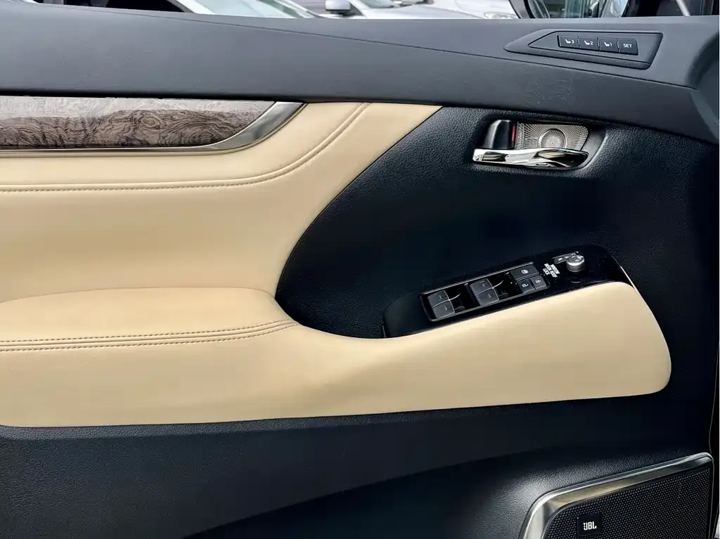 Toyota Vellfire — фото 9
