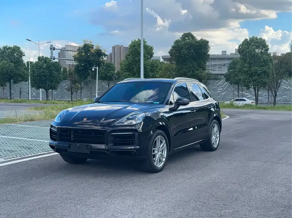 Porsche Cayenne — фото 1
