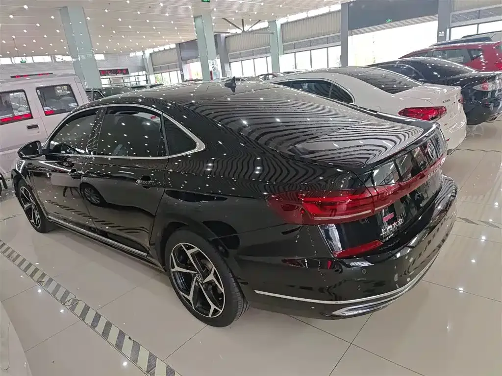 Volkswagen Passat — фото 7