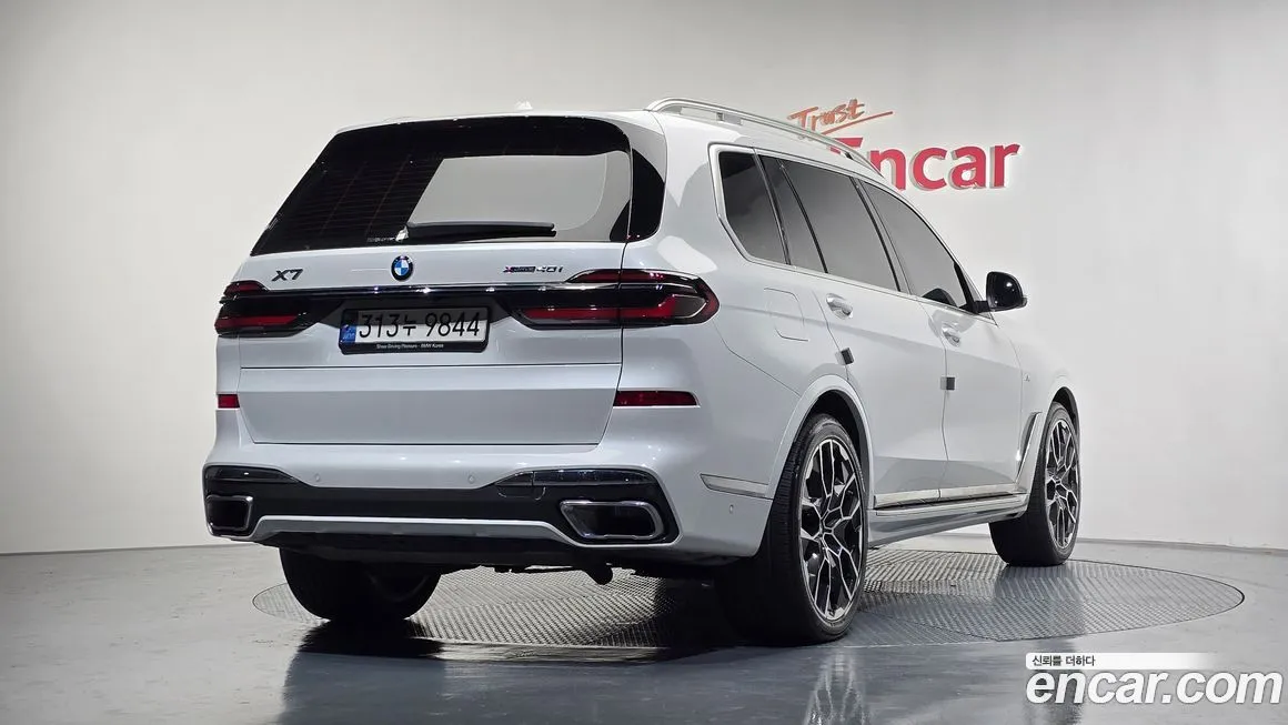 BMW X7 — фото 2