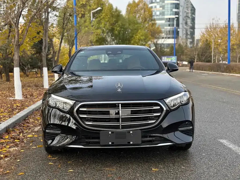 Mercedes-Benz E-Class — фото 2