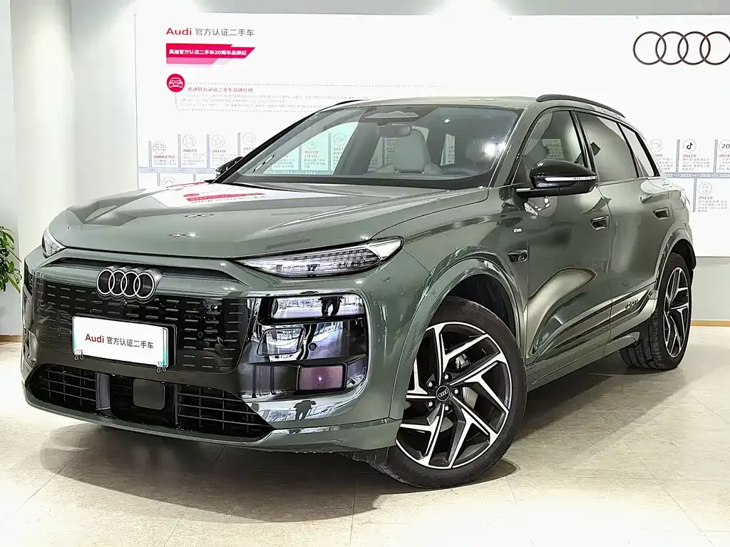 Audi Q6L e-tron — фото 1